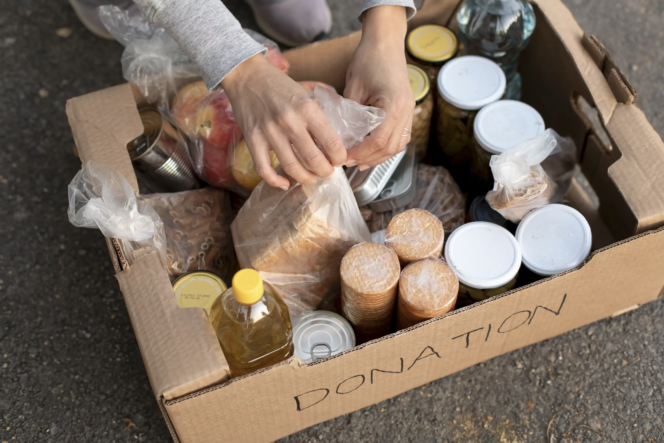 Photo distribution de nourriture gratuite à Roubaix